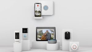 Amazon Alexa Enabled Car Cam Launched: अमेजन एलेक्सा पर आधारित कार कैमरा हुआ लाॅन्च, जानें