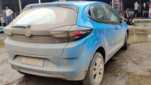 Tata Altroz Turbo Spied Tetsing: टाटा अल्ट्रोज के टर्बो वैरिएंट को टेस्टिंग करते देखा गया