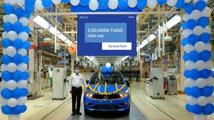 Tata Tiago 3 Lakh Unit Rolled Out: टाटा टियागो के 3 लाख यूनिट का उत्पादन सानंद प्लांट में हुआ पूरा
