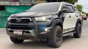 Toyota Fortuner Gets Hilux Likes Visuals: टोयोटा फॉर्च्यूनर को दिया हीलक्स जैसा लुक, दिख रही शानदार