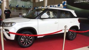 Toyota Urban Cruiser Reaches Dealership: टोयोटा अर्बन क्रूजर पहुँची डीलरशिप, देखें तस्वीरें 
