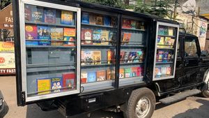 Library Built On Bolero: बोलेरो को माॅडिफाई कर बनाया लाइब्रेरी, आनंद महिंद्रा ने ट्वीट की तस्वीर