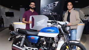 Honda H’Ness CB 350 Delivery: होंडा हाईनेस सीबी 350 की डिलीवरी हुई शुरू, देखें तस्वीरें