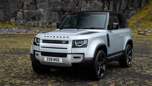 Land Rover Defender Accessories Revealed: नई लैंड रोवर डिफेंडर की एक्सेसरीज का हुआ खुलासा