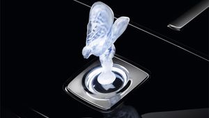Rolls Royce Cars: रोल्स राॅयस अपनी कारों से हटाएगी एलुमिनटेड स्पिरिट ऑफ एक्सटैसी, जानें क्यों