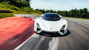 World's Fastest Production Car: 508 किमी/घंटा की रफ्तार के साथ यह बनी दुनिया की सबसे तेज कार, देखें