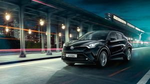 Toyota C-HR Spotted Testing In India: टोयोटा सी-एचआर भारत में टेस्टिंग के दौरान आई नजर