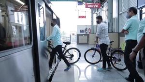 Bicycles In Kochi Metro: कोच्ची मेट्रो में ले जा सकते हैं साइकिल, क्या दिल्ली में भी शुरू होगी यह सुविधा?