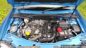 Car Engine Parts: कार के इंजन में लगे होतें हैं यह पार्ट्स, जानें