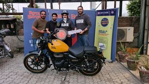 Royal Enfield Meteor 350 Delivery: रॉयल एनफील्ड मिटिओर 350 की डिलीवरी हुई शुरू, देखें तस्वीरें