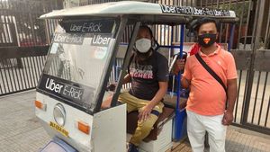 Uber Launches E-rickshaws: उबर ने दिल्ली में लॉन्च की ई-रिक्शा, जानें किन इलाकों में कर सकते हैं बुक