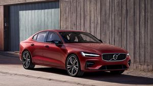 New Volvo S60 Unveiled: नई वोल्वो एस60 का हुआ खुलासा, 21 जनवरी से बुकिंग होगी शुरू
