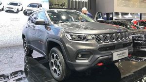 Jeep Compass Facelift Spied: जीप कम्पास फेसलिफ्ट टेस्टिंग के दौरान आई नजर, जानें कार में क्या है नया