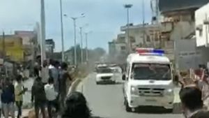 Green Zone Created For Ambulance: एम्बुलेंस के लिए लोगों ने बनाया ग्रीन जोन, बची मरीज की जान