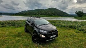Ford EcoSport Modified: फोर्ड ईकोस्पोर्ट को मॉडिफाई कर दिया ऑल-ब्लैक थीम, लग रही शानदार