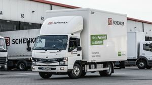 Daimler To Launch First Electric Truck: डेमलर भारत में लॉन्च करेगी पहला फुली इलेक्ट्रिक ट्रक, जानें