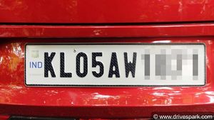 HSRP Number Plate: इन 10 स्टेप से दिल्ली में पा सकते हैं एचएसआरपी नंबर प्लेट, कलर-कोडेड फ्यूल स्टीकर