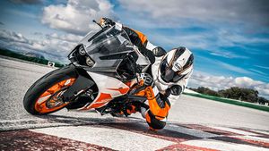 2021 KTM RC 200 Spotted: नई केटीएम आरसी 200 की तस्वीरें आईं सामने, अगले साल होगी लॉन्च