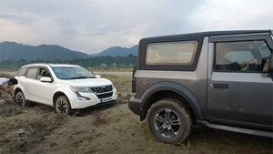 Mahindra Thar Rescued XUV500: महिंद्रा थार ने दिखाया ताकत का कमाल, एक्सयूवी500 को किया रेस्क्यू