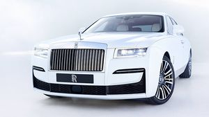 New Rolls Royce Ghost: सेकेंड जनरेशन रोल्स रॉयस घोस्ट की भारत में हुई डिलीवरी, जानें क्या हैं फीचर्स