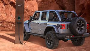 Jeep Wrangler Hybrid: जीप रैंगलर हाइब्रिड वैरिएंट में होगी लाॅन्च, बैटरी पर देगी 40 किमी की रेंज
