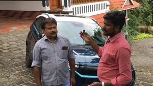 Tata Nexon EV Solar Charging: मुफ्त में चार्ज होती है टाटा नेक्सन इलेक्ट्रिक कार, जानें कैसे