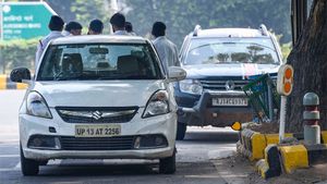 Name On Number Plate Is Illegal: झारखंड हाई कोर्ट ने नंबर प्लेट से नाम हटाने का दिया आदेश