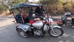 RE Classic 350 Modification: तीन पहियों वाली राॅयल एनफील्ड बन रही है आकर्षण का केन्द्र, जानें क्यों