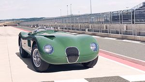 Jaguar Remake Classic C-Type Car: जगुआर अपनी क्लासिक सी-टाइप का बनाएगी रीमेक, देखें