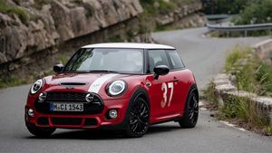 Mini Paddy Hopkirk Edition Launched: मिनी पैडी होपकर्क एडिशन हुआ लाॅन्च, कीमत 41.70 लाख रुपये