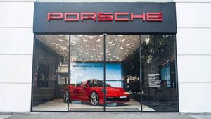Porsche Opens Studio Cafe Showroom In Delhi: पोर्शे ने दिल्ली में खोला स्टूडियो कैफे शोरूम