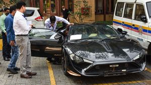 14 DC Avanti Seized: 5 करोड़ रुपये की 14 डीसी अवन्ती हुई जब्त, दिलीप छाबरिया के बेटे की तलाश शुरू