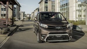 Toyota Proace Electric Van Launched: टोयोटा प्रोऐस इलेक्ट्रिक वैन हुई लाॅन्च, जानें क्या हैं फीचर्स