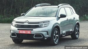 Citroen C5 Aircross At Dealership: सिट्रोन सी5 एयरक्रॉस डीलरशिप पर आई नजर, जल्द होने वाली है लॉन्च