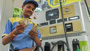 Farm Cess On Petrol & Diesel: सरकार पेट्रोल व डीजल पर लगाएगी एग्री इंफ्रा टैक्स, पर नहीं बढ़ेगी कीमत