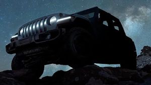 Jeep Wrangler EV SUV Teased: जीप रैंगलर आधारित इलेक्ट्रिक एसयूवी का टीजर हुआ जारी, देखें