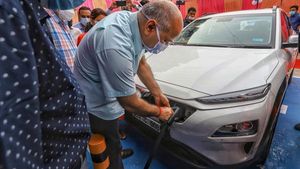 Delhi Government Switches To Electric Vehicles: दिल्ली में अब सभी सरकारी वाहन होंगे इलेक्ट्रिक, आदेश जारी