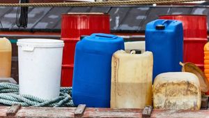 Petrol Being Smuggled From Nepal: भारत में नेपाल से हो रही है पेट्रोल की तस्करी, जानें क्या है कीमत