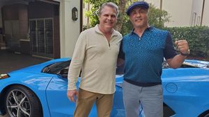 Sylvester Stallone New Car: सिल्वेस्टर स्टेलॉन ने खरीदी यह शानदार स्पोर्ट्स कार, दिखने में लग रही आकर्षक