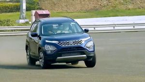 Tata Safari Accessories Package: टाटा सफारी के साथ मिल रहे हैं 7 एक्सेसरीज पैकेज, जानें क्या है शामिल