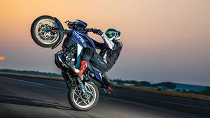 Pulsar NS200 Sets New Indian Record: पल्सर एनएस200 के नाम हुआ सबसे तेज 400 मीटर व्हीली का रिकॉर्ड