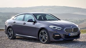 BMW 220i Sport Launched In India: बीएमडब्ल्यू 220आई स्पोर्ट भारत में हुई लॉन्च, जानें कीमत व फीचर्स