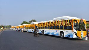 Goa Launches Electric Buses: गोवा में फेम इंडिया स्कीम के तहत 30 इलेक्ट्रिक बसों की हुई शुरुआत, जानें