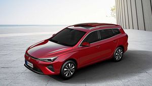 MG5 Electric Unveiled: एमजी5 इलेक्ट्रिक स्टेशन वैगन का हुआ खुलासा, सिंगल चार्ज पर देती है 400 किमी का रेंज