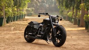 Royal Enfield Bike Modification: रॉयल एनफील्ड बाइक को मॉडिफाई कर बनाया लो-राइडर क्रूजर, देखें तस्वीरें