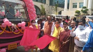 Pink Bus Service Launched In Ranchi: रांची में महिलाओं के लिए शुरू हुई पिंक बस सेवा