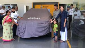 Renault Kiger Delivery Begins: रेनॉल्ट काइगर की डिलीवरी आज से देश भर में हुई शुरू, देखें तस्वीरें