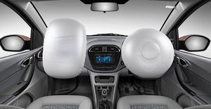 Dual Airbags Made Mandatory For Cars: कार में अब दो एयरबैग होंगे जरूरी, बढ़ेगी यात्रियों की सुरक्षा