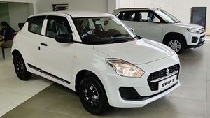 नई मारुति स्विफ्ट बेस मॉडल में लगाया लिमिटेड एडिशन एक्सेसरीज पैक, लग रही प्रीमियम