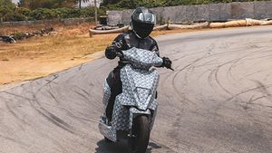 Simple Mark-2 Electric Scooter: सिंपल मार्क-2 के टेस्टिंग की तस्वीरें आईं सामने, सिंगल चार्ज पर चलेगी 240 किमी